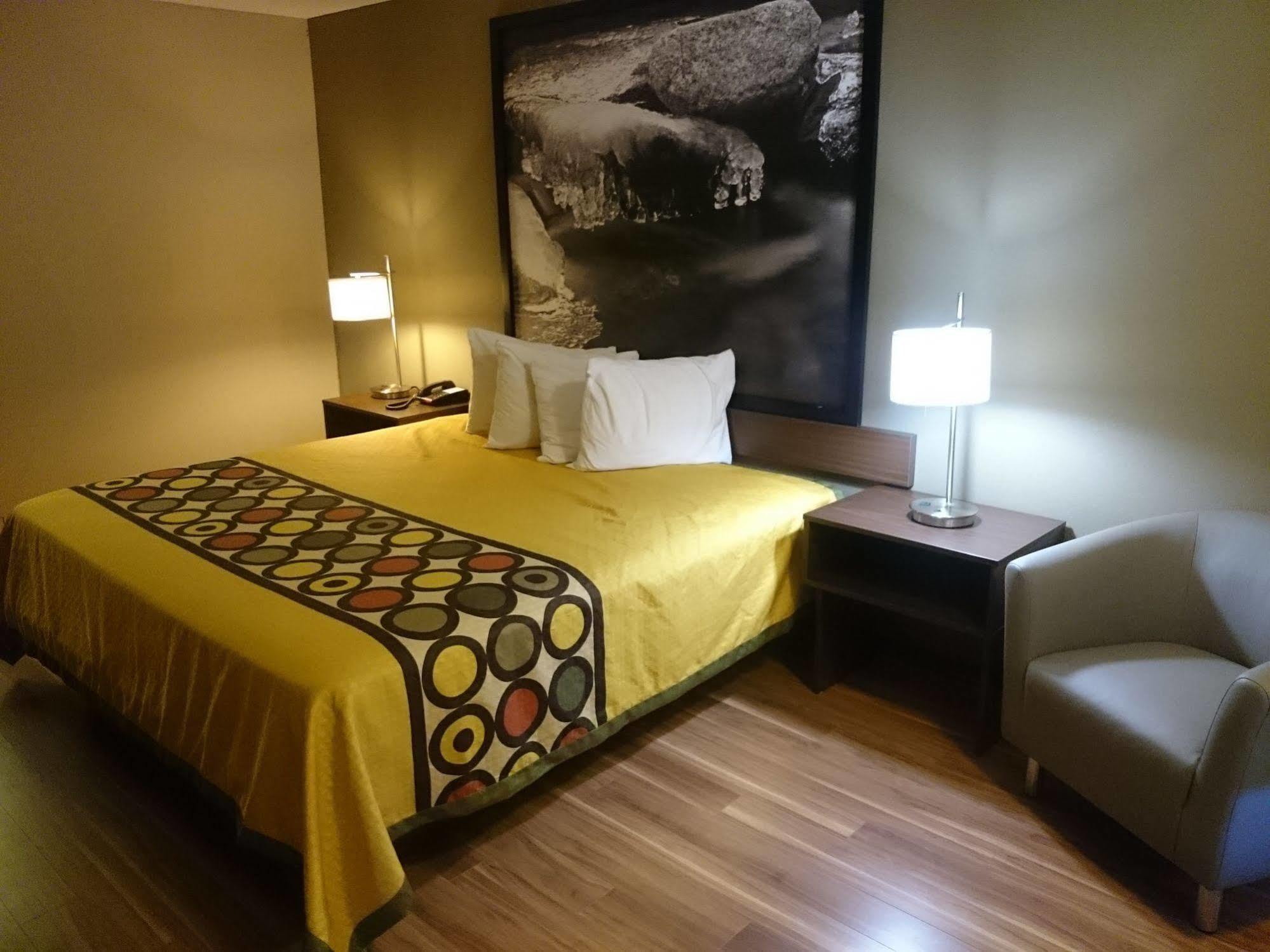 Super 8 By Wyndham Asheville Airport Fletcher Kültér fotó